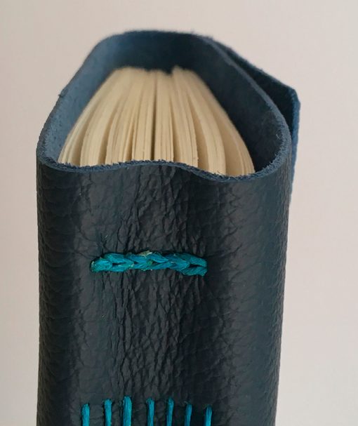 Libreta de piel - cosido long stitch - © Ala de arce